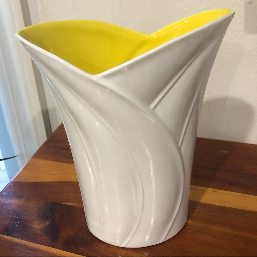 80’s Style vase, Ivory/White & Yellow